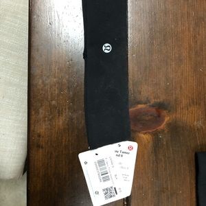 Black Lululemon headband